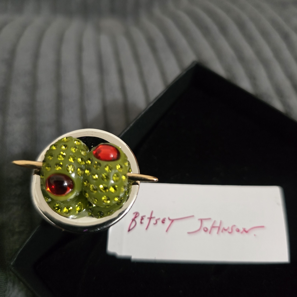 Betsey Johnson Olive Martini Ring - Picture 2 of 7